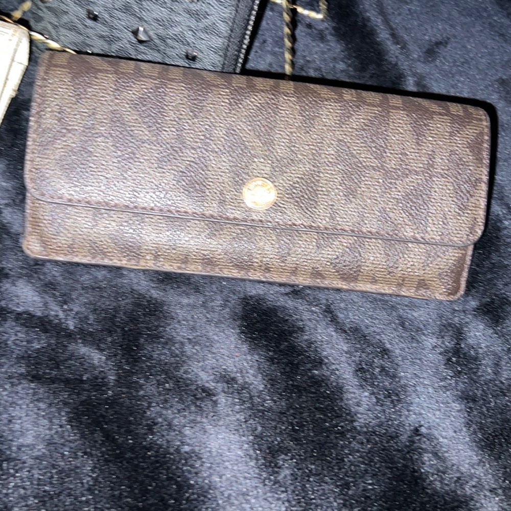 Michael Kors pre-loved wallet (Brown)